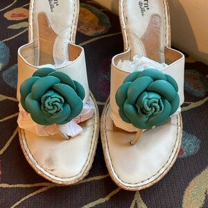 Born Cream Sandals with interchangeable Floral Accents